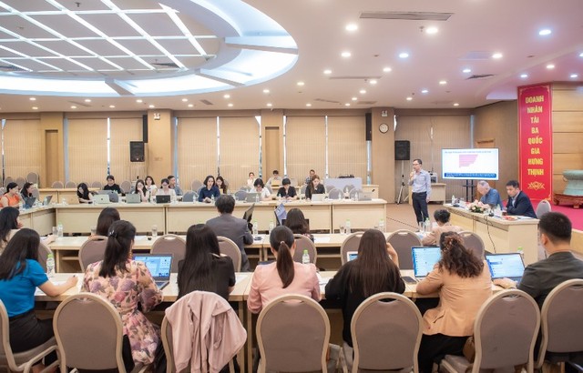 Tọa đàm Công bố kết quả khảo sát về các hộ kinh doanh của VCCI sáng 23/4.