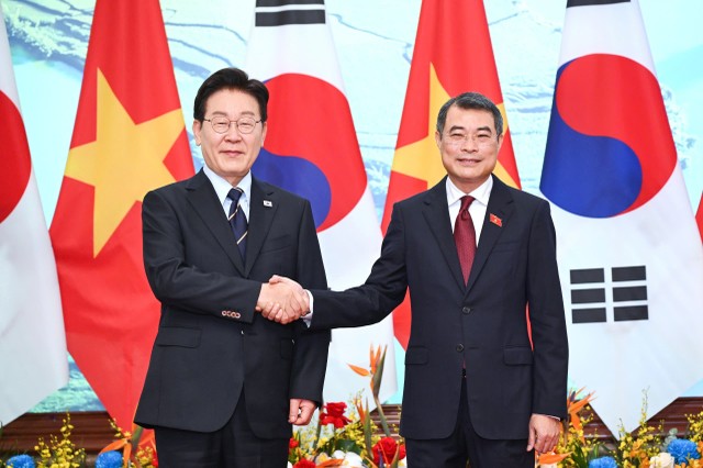 Thủ tướng Chính phủ Lê Minh Hưng đã hội kiến Tổng thống Hàn Quốc Lee Jae Myung. Ảnh: Đức Thanh.