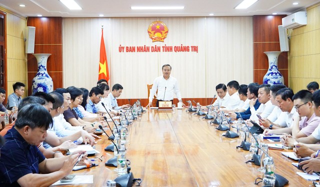 Phó Chủ tịch UBND tỉnh Quảng Trị Lê Đức Tiến chủ trì buổi làm việc. Ảnh: Trường Nhật