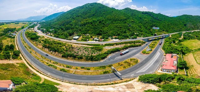 Mạng lưới giao thông đồng bộ dần hoàn thiện giúp tái định vị Nha Trang trên bản đồ đầu tư. Nguồn: Minh Tú