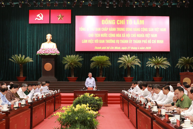 Quang cảnh làm việc với Ban Thường vụ Thành ủy. Ảnh: TTXVN.