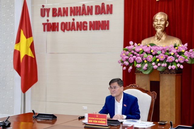 Ông Bùi Văn Khắng, Chủ tịch UBND tỉnh Quảng Ninh chủ trì cuộc họp. Ảnh: Đỗ Phương