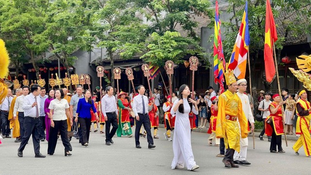 Các đại biểu, nhân dân và du khách thập phương tham dự Lễ hội Tràng An 2026