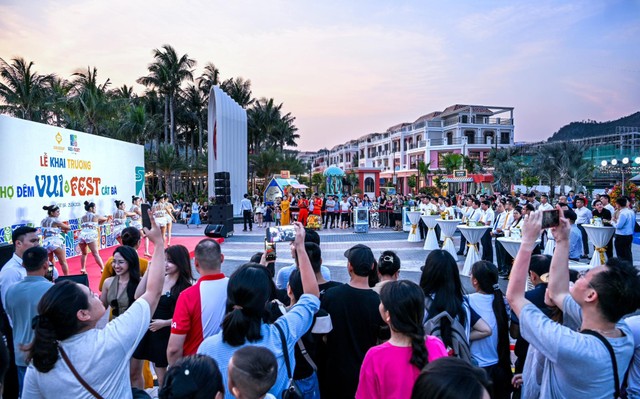 VUI-Fest Cat Ba đã chính thức khai trương với concept hoàn toàn mới, đánh dấu sự trở lại và làm sống dậy bầu không khí sôi động, mở màn cho lễ hội mùa hè rực rỡ bên đảo xanh