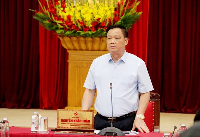 Bí thư Tỉnh ủy Nghệ An, ông Nguyễn Khắc Thận phát biểu.