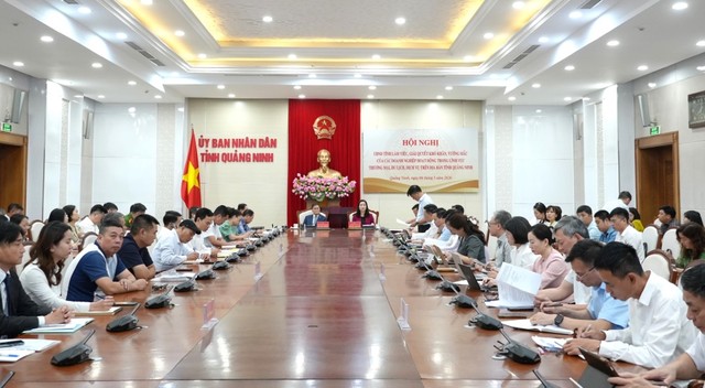 Lãnh đạo UBND tỉnh Quảng Ninh làm với các doanh nghiệp địa phương nhằm lắng nghe, tháo gỡ những khó khăn vướng mắc trong hoạt động kinh doanh.