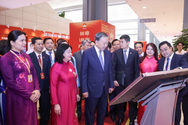 Tổng Bí thư, Chủ tịch nước Tô Lâm thăm các gian trưng bày tại Đại hội. Tổng Bí thư, Chủ tịch nước Tô Lâm thăm các gian trưng bày tại Đại hội.
