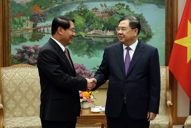 Phó Thủ tướng Thường trực Chính phủ Phạm Gia Túc tiếp Bí thư Thành ủy, Chủ tịch HĐND Thủ đô Vientiane (Lào) - Ảnh: VGP/Phương Nguyên.