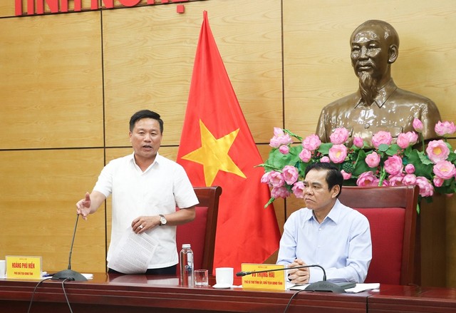 Lãnh đạo tỉnh phát biểu tại buổi làm việc. Lãnh đạo tỉnh phát biểu tại buổi làm việc.