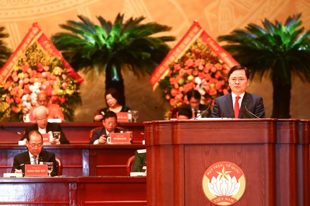 Ông Nguyễn Anh Tuấn, Phó Chủ tịch UBTW MTTQ Việt Nam, Chủ tịch Tổng Liên đoàn Lao động Việt Nam đã trình bày Báo cáo tổng hợp ý kiến tham luận, thảo luận tại Đại hội. Ảnh: Lê Khánh. Ông Nguyễn Anh Tuấn, Phó Chủ tịch UBTW MTTQ Việt Nam, Chủ tịch Tổng Liên đoàn Lao động Việt Nam đã trình bày Báo cáo tổng hợp ý kiến tham luận, thảo luận tại Đại hội. Ảnh: Lê Khánh.