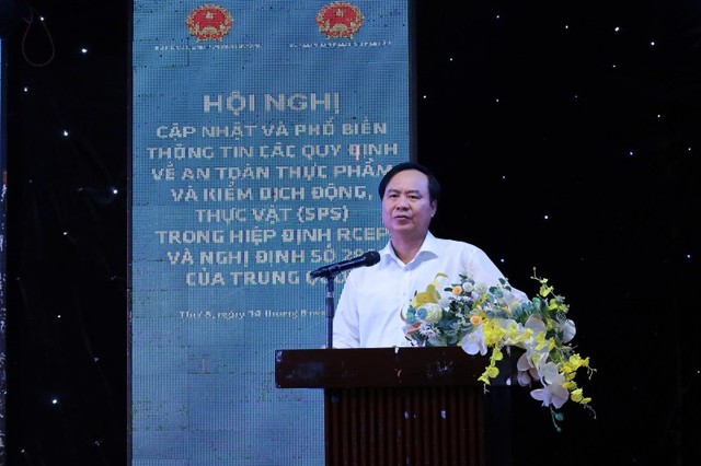 Thứ trưởng Bộ Nông nghiệp và Môi trường Võ Văn Hưng phát biểu tại hội nghị. Thứ trưởng Bộ Nông nghiệp và Môi trường Võ Văn Hưng phát biểu tại hội nghị.