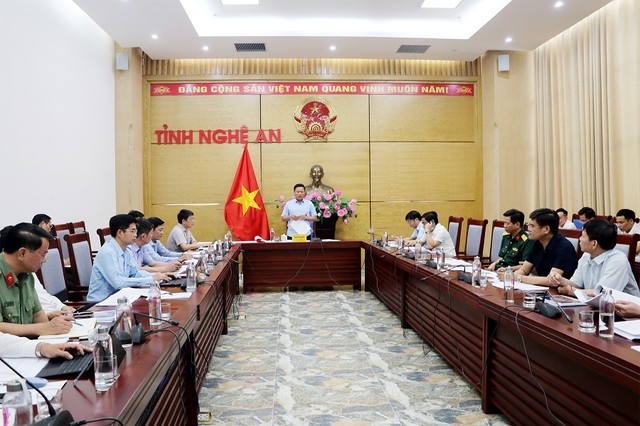 Tại buổi làm việc. Tại buổi làm việc.