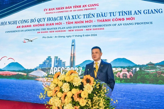 Ông Đặng Minh Trường - Chủ tịch HĐQT Tập đoàn Sun Group trình bày tham luận tại hội nghị.