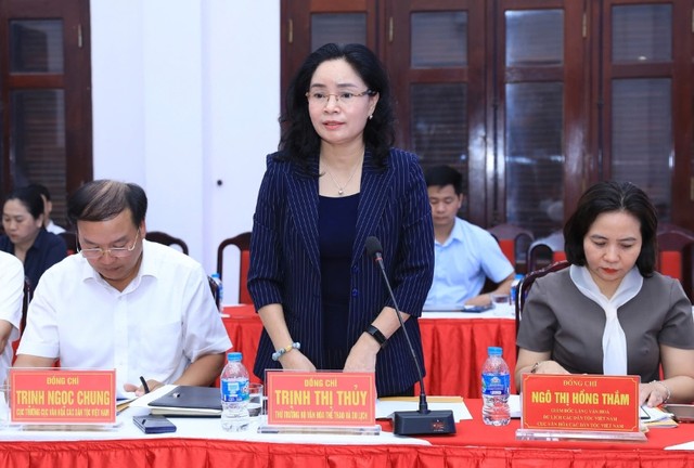 Bà Trịnh Thị Thủy, Thứ trưởng Bộ Văn hóa, Thể thao và Du lịch phát biểu tại buổi làm việc.