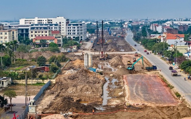 Tuyến đường Vành đai 2 đoạn Tân Vũ - Hưng Đạo - đường Bùi Viện sau khi hoàn thành trở thành tuyến giao thông quan trọng kết nối khu vực cảng biển Hải Phòng. Ảnh: Lê Dũng Tuyến đường Vành đai 2 đoạn Tân Vũ - Hưng Đạo - đường Bùi Viện sau khi hoàn thành trở thành tuyến giao thông quan trọng kết nối khu vực cảng biển Hải Phòng. Ảnh: Lê Dũng