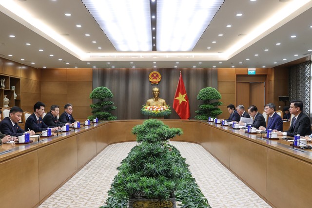 Thủ tướng đề nghị hai bên cần phối hợp chặt chẽ triển khai hiệu quả nhận thức chung và các thỏa thuận đã đạt được trong các chuyến thăm của lãnh đạo hai nước - Ảnh: VGP/Nhật Bắc Thủ tướng đề nghị hai bên cần phối hợp chặt chẽ triển khai hiệu quả nhận thức chung và các thỏa thuận đã đạt được trong các chuyến thăm của lãnh đạo hai nước - Ảnh: VGP/Nhật Bắc