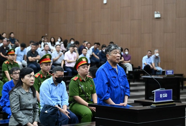 Cấp dưới Nguyễn Chiến Thắng, cựu Giám đốc Ban Quản lý dự án y tế trọng điểm, bị đề nghị tuyên phạt tổng cộng 30 năm tù. Cấp dưới Nguyễn Chiến Thắng, cựu Giám đốc Ban Quản lý dự án y tế trọng điểm, bị đề nghị tuyên phạt tổng cộng 30 năm tù.