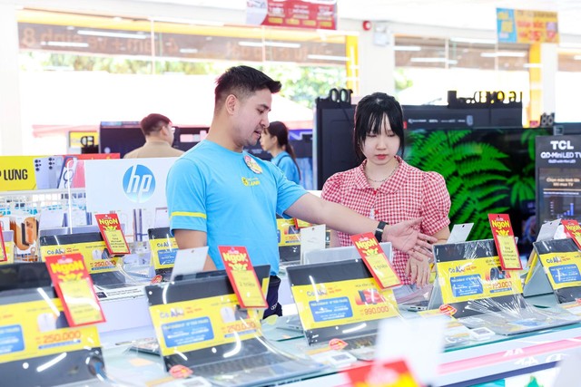 Nền tảng tài chính lành mạnh và dòng tiền kinh doanh dồi dào từ hệ thống bán lẻ là cơ sở để Điện Máy Xanh duy trì chính sách cổ tức tiền mặt hấp dẫn cho cổ đông Nền tảng tài chính lành mạnh và dòng tiền kinh doanh dồi dào từ hệ thống bán lẻ là cơ sở để Điện Máy Xanh duy trì chính sách cổ tức tiền mặt hấp dẫn cho cổ đông