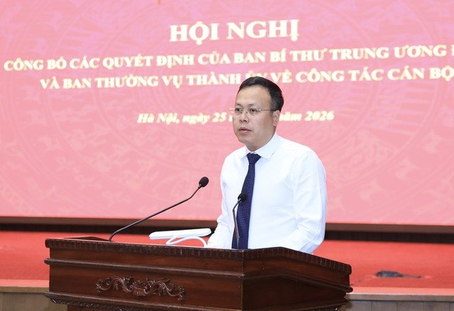 Bí thư Đảng ủy, Chủ tịch HĐND phường Ba Đình Phạm Quang Thanh phát biểu nhận nhiệm vụ