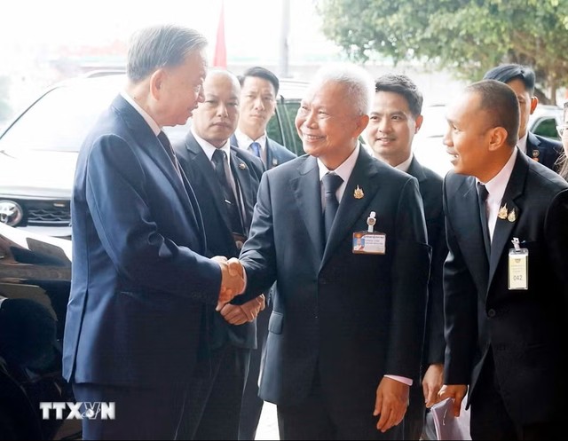 Chủ tịch Quốc hội Thái Lan Sophon Saram đón Tổng Bí thư, Chủ tịch nước Tô Lâm. (Ảnh: Thống Nhất/TTXVN) Chủ tịch Quốc hội Thái Lan Sophon Saram đón Tổng Bí thư, Chủ tịch nước Tô Lâm. (Ảnh: Thống Nhất/TTXVN)