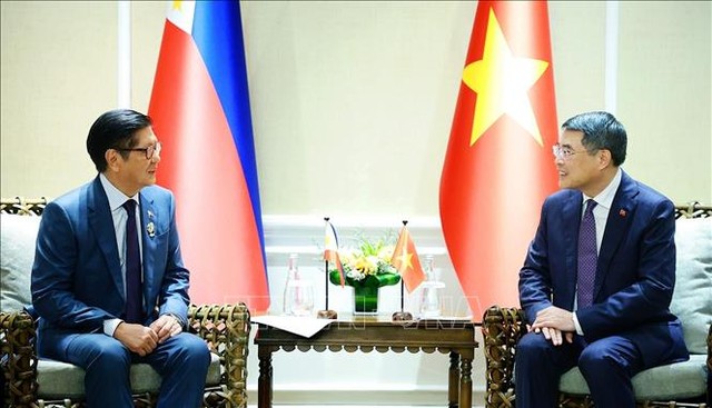 Thủ tướng Chính phủ Lê Minh Hưng gặp Tổng thống Philippines Ferdinand Romualdez Marcos Jr bên lề Hội nghị Cấp cao ASEAN lần thứ 48 tại Cebu, Philippines hồi đầu tháng 5 vừa qua. Thủ tướng Chính phủ Lê Minh Hưng gặp Tổng thống Philippines Ferdinand Romualdez Marcos Jr bên lề Hội nghị Cấp cao ASEAN lần thứ 48 tại Cebu, Philippines hồi đầu tháng 5 vừa qua.