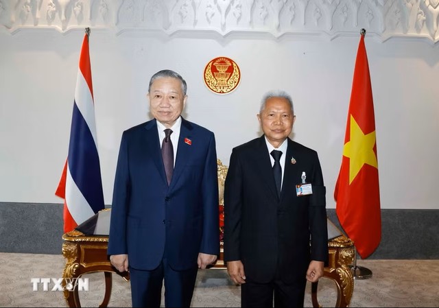 Chủ tịch Quốc hội Thái Lan Sophon Saram đón Tổng Bí thư, Chủ tịch nước Tô Lâm. (Ảnh: Thống Nhất/TTXVN) Chủ tịch Quốc hội Thái Lan Sophon Saram đón Tổng Bí thư, Chủ tịch nước Tô Lâm. (Ảnh: Thống Nhất/TTXVN)