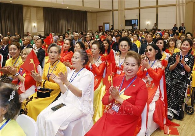 Cộng đồng người Việt Nam tại Thái Lan tham dự cuộc gặp Tổng Bí thư, Chủ tịch nước Tô Lâm và Phu nhân. Ảnh: Thống Nhất/TTXVN.