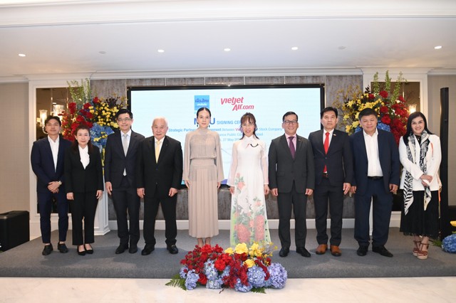 Vietjet và Muang Thai Insurance hợp tác chiến lược nhằm thúc đẩy các hoạt động thể thao, văn hóa và phát triển cộng đồng giữa Việt Nam, Thái Lan và khu vực, thế giới. (Ảnh: Tài Nguyễn) Vietjet và Muang Thai Insurance hợp tác chiến lược nhằm thúc đẩy các hoạt động thể thao, văn hóa và phát triển cộng đồng giữa Việt Nam, Thái Lan và khu vực, thế giới. (Ảnh: Tài Nguyễn)