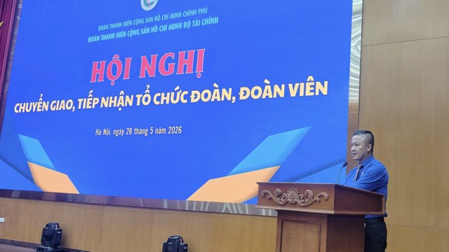Đồng chí Lê Đôn, Bí thư Đoàn Thanh niên Bộ Tài chính phát biểu tại hội nghị.