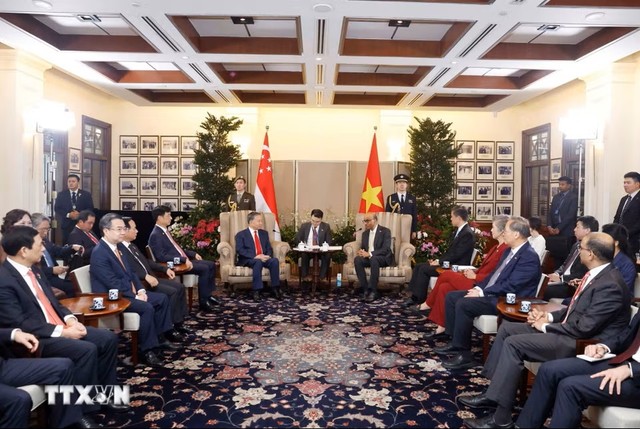 Ngay sau lễ đón, Tổng Bí thư, Chủ tịch nước Tô Lâm hội đàm Tổng thống Singapore Tharman Shanmugaratnam. (Ảnh: Thống Nhất/TTXVN)