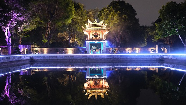 Tour đêm Văn Miếu là một trong những sản phẩm du lịch văn hóa, du lịch đặc sắc của Thủ đô Hà Nội.
