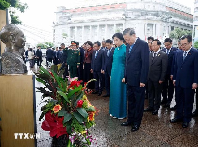 Tổng Bí thư, Chủ tịch nước Tô Lâm và Phu nhân cùng đoàn đại biểu cấp cao Việt Nam tưởng nhớ Chủ tịch Hồ Chí Minh. (Ảnh: Thống Nhất/TTXVN) Tổng Bí thư, Chủ tịch nước Tô Lâm và Phu nhân cùng đoàn đại biểu cấp cao Việt Nam tưởng nhớ Chủ tịch Hồ Chí Minh. (Ảnh: Thống Nhất/TTXVN)