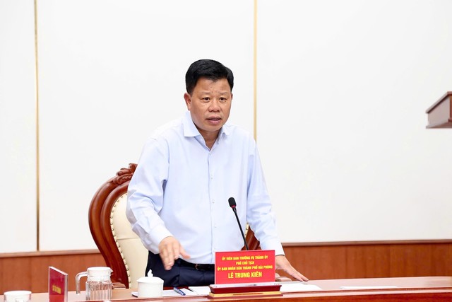 Ông Lê Trung Kiên, Phó chủ tịch UBND TP. Hải Phòng phát biểu tại cuộc họp Ông Lê Trung Kiên, Phó chủ tịch UBND TP. Hải Phòng phát biểu tại cuộc họp