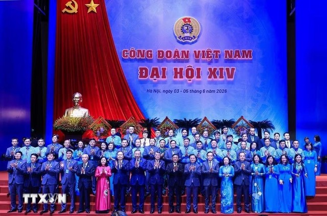 Lãnh đạo Đảng, Nhà nước chụp ảnh chung với các đại biểu. (Ảnh: Tuấn Anh/TTXVN)