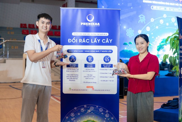 Chương trình “Đổi rác lấy cây” nhận được sự hưởng ứng tích cực từ hàng nghìn cán bộ nhân viên và sinh viên toàn Tập đoàn