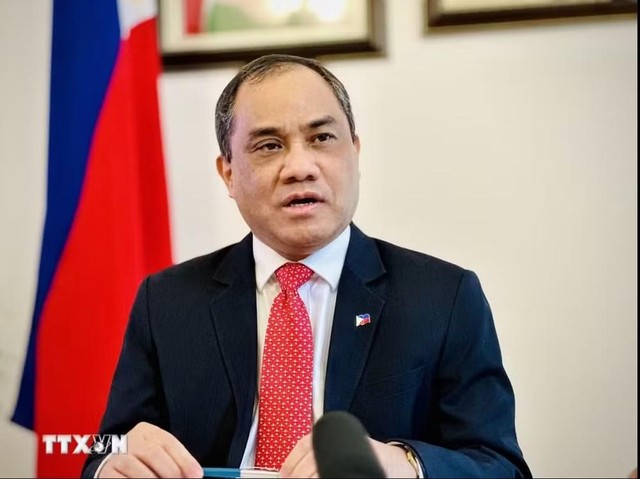 Đại sứ Philippines tại Việt Nam Francisco Noel R. Fernandez III trả lời phỏng vấn của phóng viên TTXVN. (Ảnh: Việt Đức/TTXVN) Đại sứ Philippines tại Việt Nam Francisco Noel R. Fernandez III trả lời phỏng vấn của phóng viên TTXVN. (Ảnh: Việt Đức/TTXVN)
