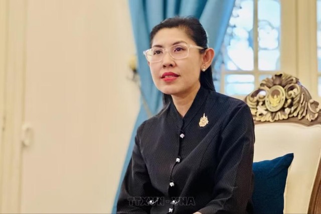 Đại sứ Vương quốc Thái Lan tại Việt Nam Urawadee Sriphiromya trả lời phỏng vấn báo chí. (Ảnh: Việt Đức/TTXVN) Đại sứ Vương quốc Thái Lan tại Việt Nam Urawadee Sriphiromya trả lời phỏng vấn báo chí. (Ảnh: Việt Đức/TTXVN)