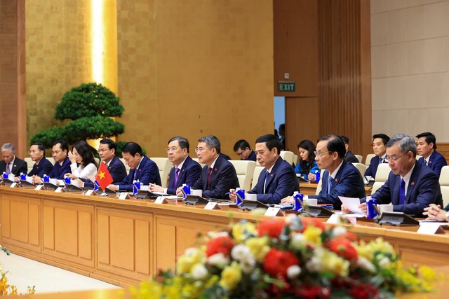 Đoàn Chính phủ Việt Nam tham gia hội đàm. Ảnh: Đức Thanh.