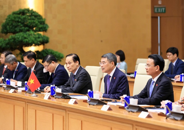 Thủ tướng Chính phủ Lê Minh Hưng nhấn mạnh chính sách nhất quán của Việt Nam luôn coi trọng và dành ưu tiên cao cho quan hệ “Láng giềng tốt đẹp, hữu nghị truyền thống, hợp tác toàn diện, bền vững lâu dài” Việt Nam - Campuchia. Ảnh: Đức Thanh. Thủ tướng Chính phủ Lê Minh Hưng nhấn mạnh chính sách nhất quán của Việt Nam luôn coi trọng và dành ưu tiên cao cho quan hệ “Láng giềng tốt đẹp, hữu nghị truyền thống, hợp tác toàn diện, bền vững lâu dài” Việt Nam - Campuchia. Ảnh: Đức Thanh.