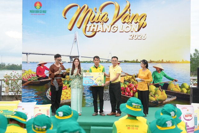tại livestream, giải may mắn - nhẫn vàng 0.5 chỉ được trao tận tay bà con tại livestream, giải may mắn - nhẫn vàng 0.5 chỉ được trao tận tay bà con