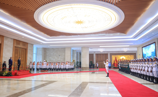 Toàn cảnh lễ đón. Toàn cảnh lễ đón.
