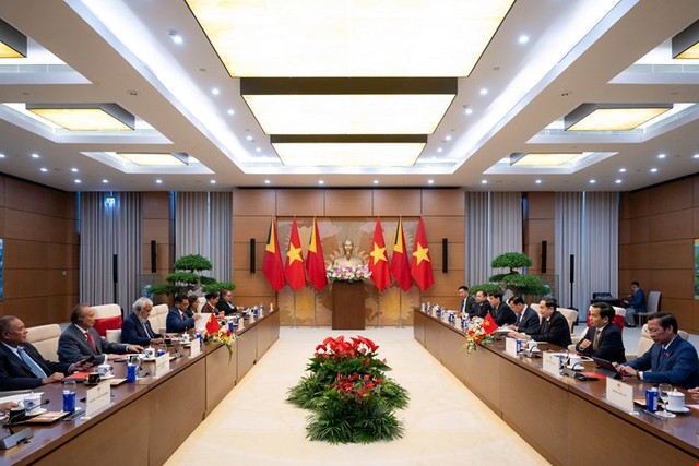 Quang cảnh cuộc hội kiến. Quang cảnh cuộc hội kiến.