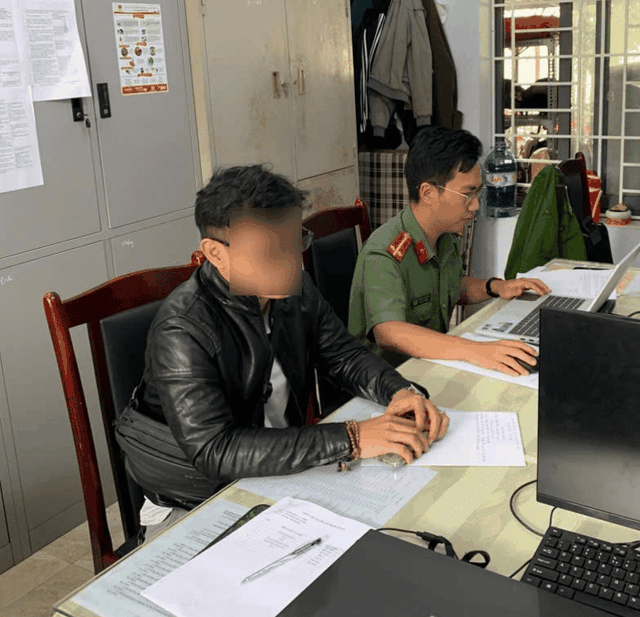 Phòng An ninh mạng và phòng, chống tội phạm sử dụng công nghệ cao Công an tỉnh Gia Lai xử lý vi phạm hành chính một trường hợp có hành vi “Đăng tải thông tin sai sự thật" trên không gian mạng vào ngày 25/11/2025. Nguồn: Công an tỉnh Gia Lai. Phòng An ninh mạng và phòng, chống tội phạm sử dụng công nghệ cao Công an tỉnh Gia Lai xử lý vi phạm hành chính một trường hợp có hành vi “Đăng tải thông tin sai sự thật" trên không gian mạng vào ngày 25/11/2025. Nguồn: Công an tỉnh Gia Lai.