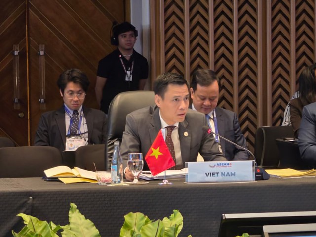 Thứ trưởng Đặng Hoàng Giang phát biểu. Thứ trưởng Đặng Hoàng Giang phát biểu.