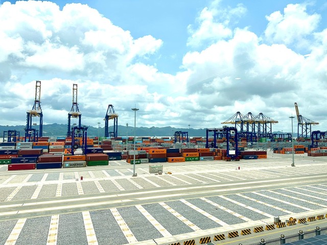 Hải Phòng đang đứng trước cơ hội thuận lợi để bứt phá trở thành trung tâm công nghiệp công nghệ cao, logistics hiện đại, đổi mới sáng tạo và kinh tế biển hàng đầu của khu vực phía Bắc và cả nước. Hải Phòng đang đứng trước cơ hội thuận lợi để bứt phá trở thành trung tâm công nghiệp công nghệ cao, logistics hiện đại, đổi mới sáng tạo và kinh tế biển hàng đầu của khu vực phía Bắc và cả nước.
