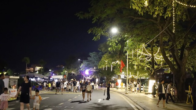 Vào cuối tháng 4/2026, phường Móng Cái 2 đã đưa khu vực kinh tế đêm vào hoạt động đánh dấu bước chuyển trong chiến lược phát triển du lịch, dịch vụ và công nghiệp văn hóa của địa phương. Vào cuối tháng 4/2026, phường Móng Cái 2 đã đưa khu vực kinh tế đêm vào hoạt động đánh dấu bước chuyển trong chiến lược phát triển du lịch, dịch vụ và công nghiệp văn hóa của địa phương.