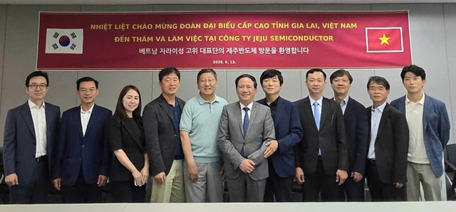 Tỉnh Gia Lai mong muốn hợp tác với Jeju Semiconductor trong lĩnh vực bán dẫn, điện tử, trung tâm dữ liệu, trí tuệ nhân tạo, đào tạo nguồn nhân lực và phát triển hạ tầng số. Ảnh: Trang Lê. Tỉnh Gia Lai mong muốn hợp tác với Jeju Semiconductor trong lĩnh vực bán dẫn, điện tử, trung tâm dữ liệu, trí tuệ nhân tạo, đào tạo nguồn nhân lực và phát triển hạ tầng số. Ảnh: Trang Lê.