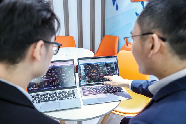 Trong bối cảnh thị trường ngày càng mở rộng, chất lượng thông tin và niềm tin của nhà đầu tư trở thành nền tảng cho sự phát triển bền vững Trong bối cảnh thị trường ngày càng mở rộng, chất lượng thông tin và niềm tin của nhà đầu tư trở thành nền tảng cho sự phát triển bền vững