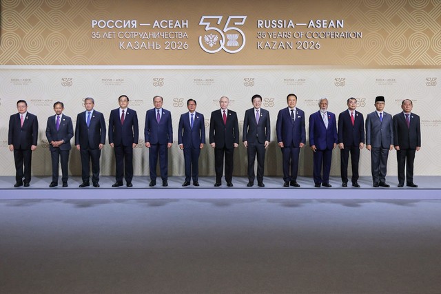 Tổng thống Liên bang Nga Vladimir Putin đón Trưởng đoàn các nước thành viên ASEAN - Ảnh: VGP/Nhật Bắc Tổng thống Liên bang Nga Vladimir Putin đón Trưởng đoàn các nước thành viên ASEAN - Ảnh: VGP/Nhật Bắc