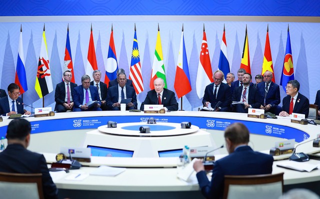 Tổng thống Liên bang Nga Vladimir Putin chủ trì Phiên toàn thể Hội nghị Cấp cao Kỷ niệm 35 năm quan hệ ASEAN - Nga - Ảnh: VGP/Nhật Bắc Tổng thống Liên bang Nga Vladimir Putin chủ trì Phiên toàn thể Hội nghị Cấp cao Kỷ niệm 35 năm quan hệ ASEAN - Nga - Ảnh: VGP/Nhật Bắc